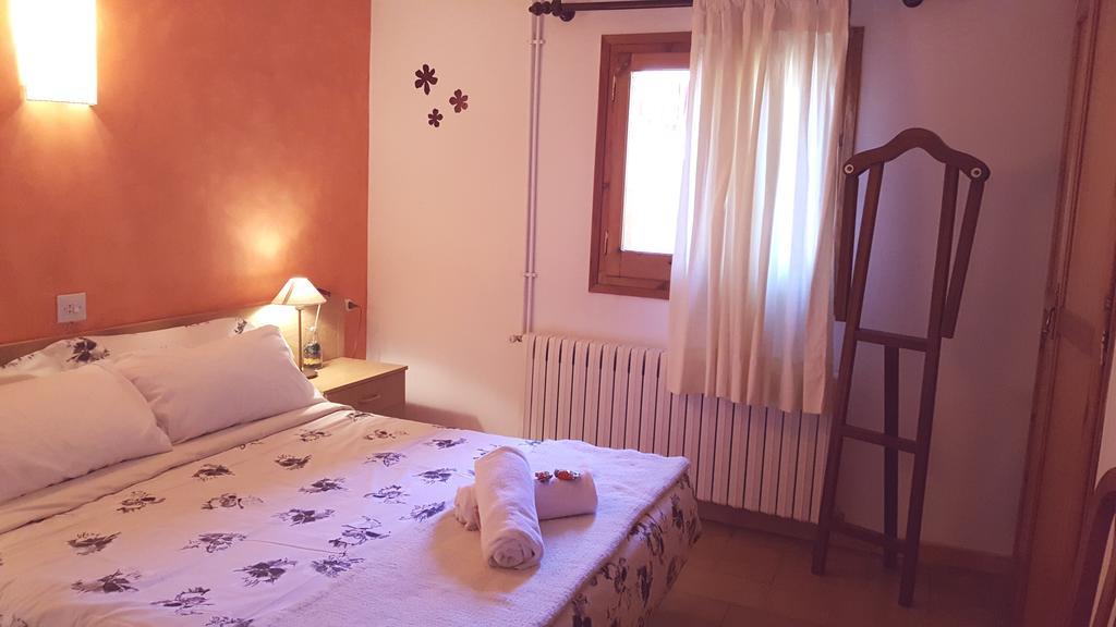 Hostal La Cuineta De Cal Triuet Gósol Zewnętrze zdjęcie